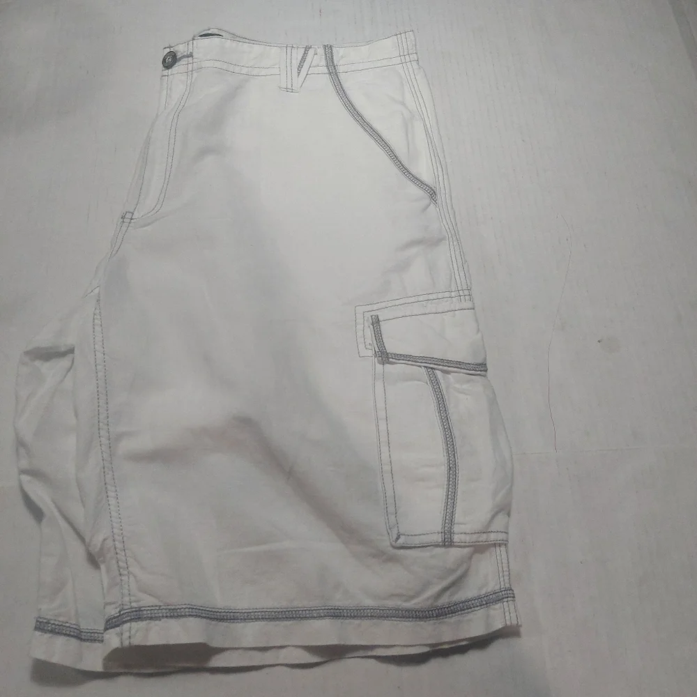 I.N.C International Concept Men's White Shorts Size 40.